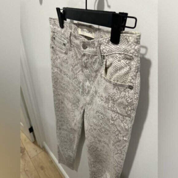 NWOT-Denim Forum Lola High Rise Skinny Crop Snake PrintJeans - Picture 3 of 10